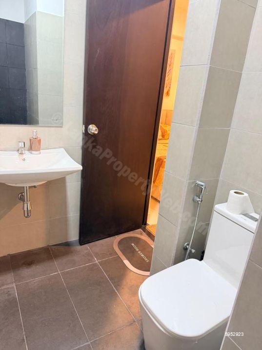 Bathroom - Apartment for rent in Pannipitiya