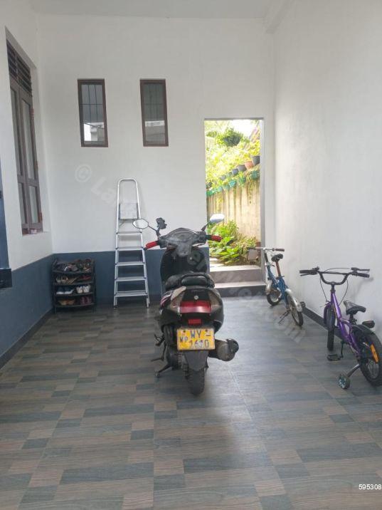 House for sale in Kadawatha