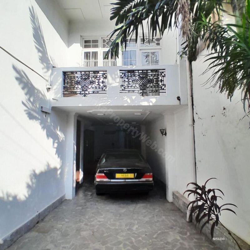 Exterior - House for rent in Colombo 3