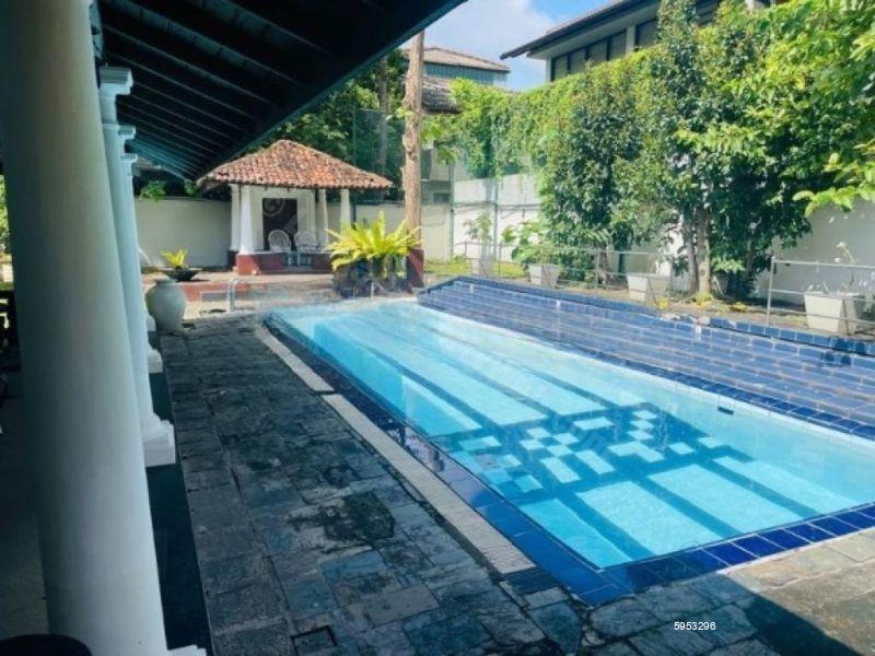 Pool - House for rent in Battaramulla