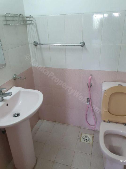 Bathroom - Apartment for sale in Colombo 9