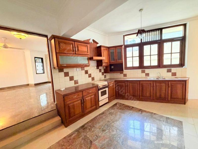 Kitchen - House for sale in Rajagiriya