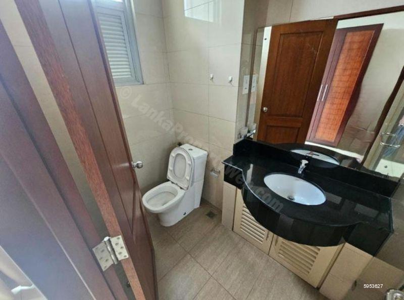 Bathroom - Apartment for rent in Colombo 5