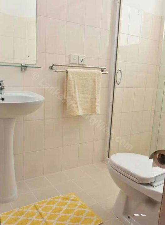 Bathroom - Apartment for sale in Colombo 5
