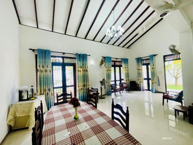 House for sale in Athurugiriya