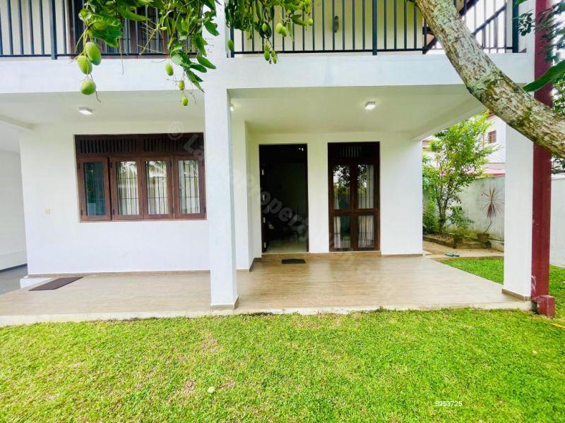 House for sale in Athurugiriya