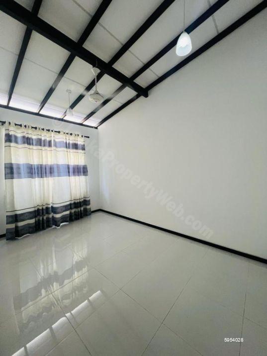 House for sale in Kesbewa