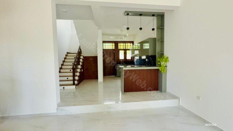 House for sale in Athurugiriya