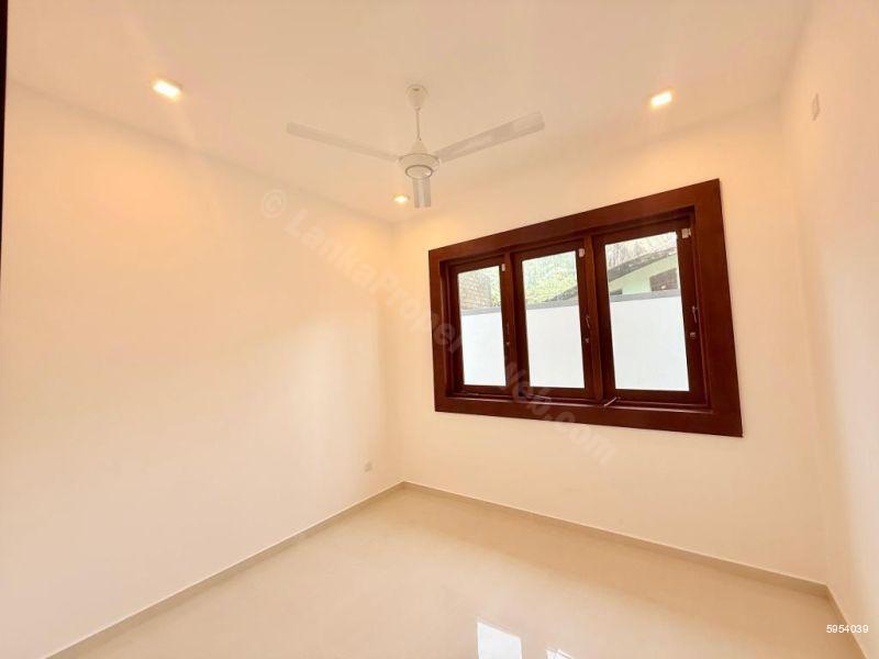House for sale in Athurugiriya