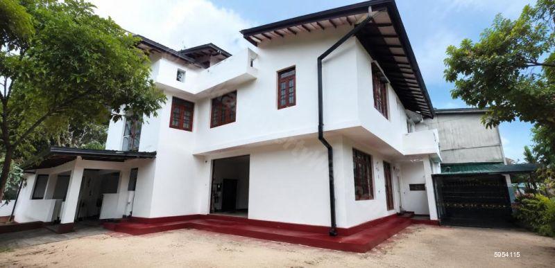 Exterior - House for rent in Colombo 5