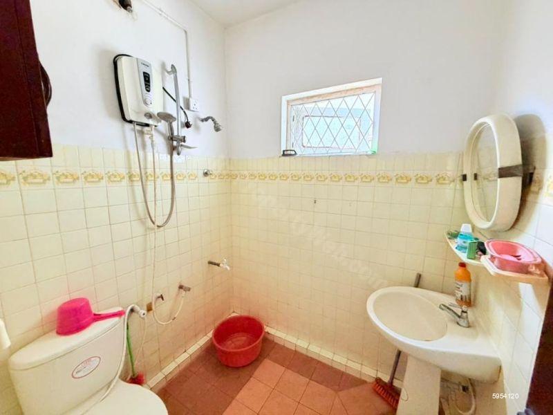 Bathroom - House for sale in Battaramulla