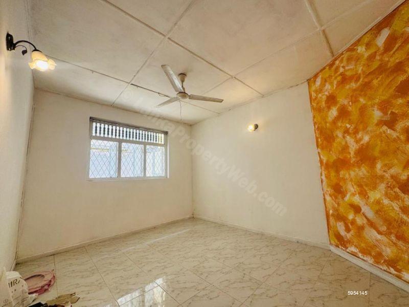 Bedroom - House for rent in Dehiwala