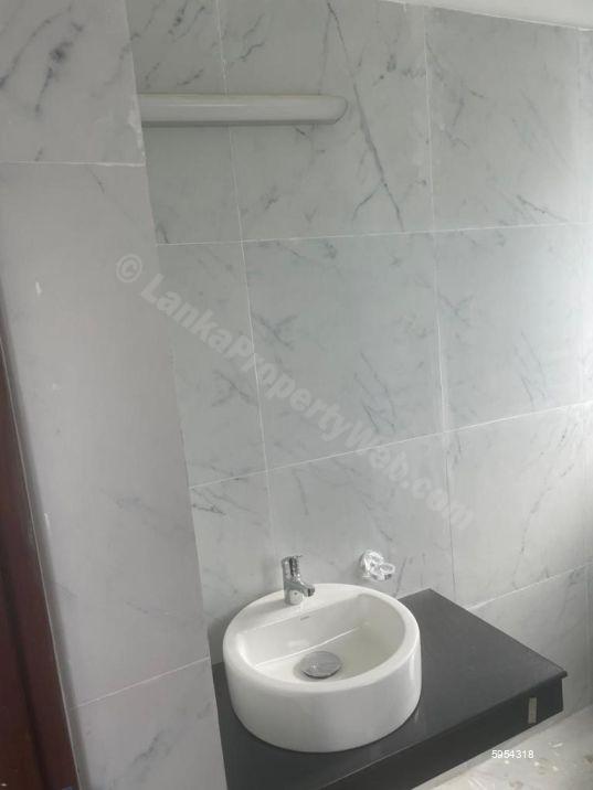 Bathroom - Apartment for sale in Colombo 10