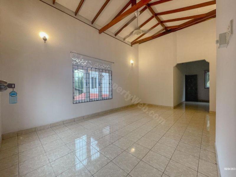 Bedroom - House for sale in Gorakapitiya