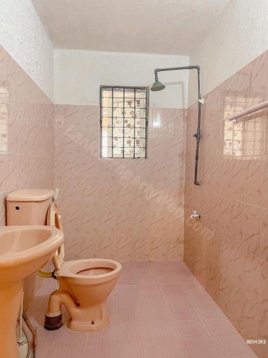 Bathroom - House for sale in Gorakapitiya