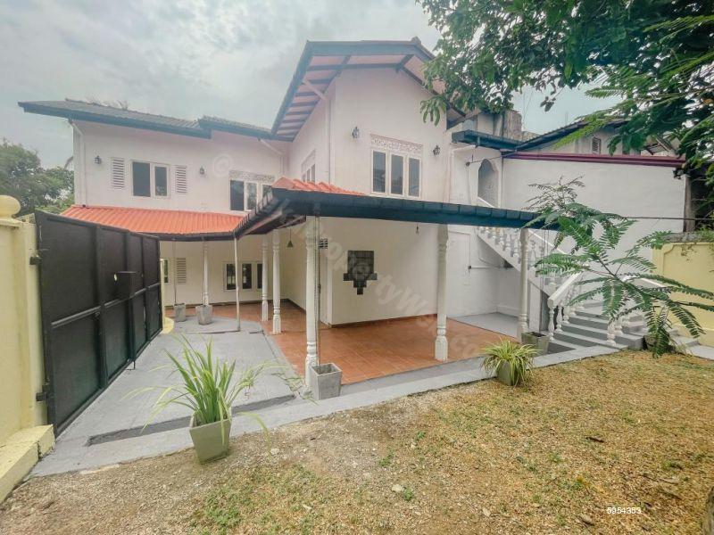 Garage - House for sale in Gorakapitiya
