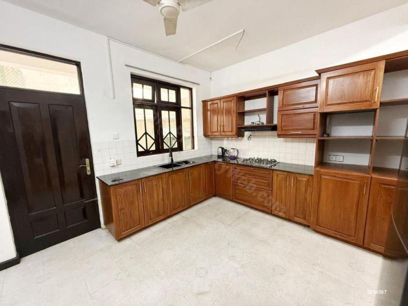 Kitchen - House for rent in Colombo 7