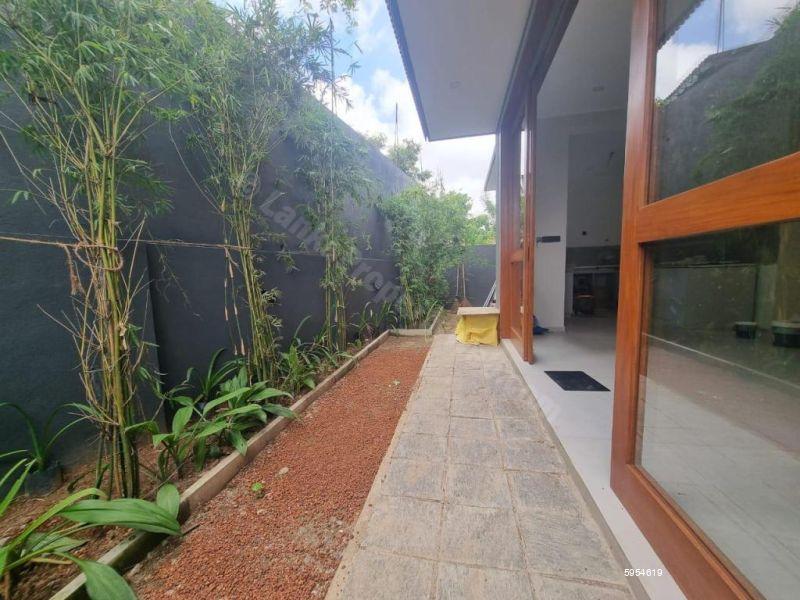 House for sale in Thalawathugoda