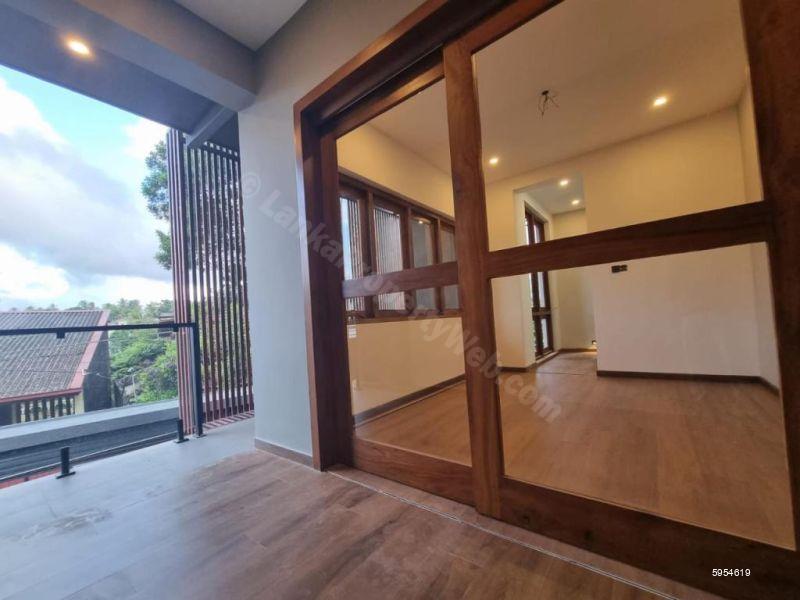 House for sale in Thalawathugoda