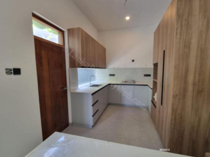 House for sale in Thalawathugoda