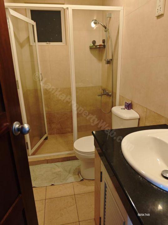 Bathroom - Apartment for rent in Colombo 3