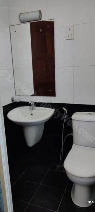 Bathroom - Apartment for rent in Colombo 3