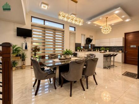 Dining room - Luxury Furnished 4BR Residence with Garden in Colombo 04