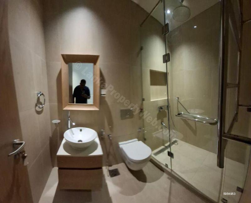 Bathroom - Apartment for rent in Colombo 1