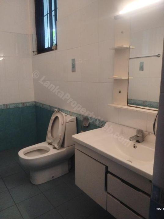 Bathroom - House for rent in Kottawa