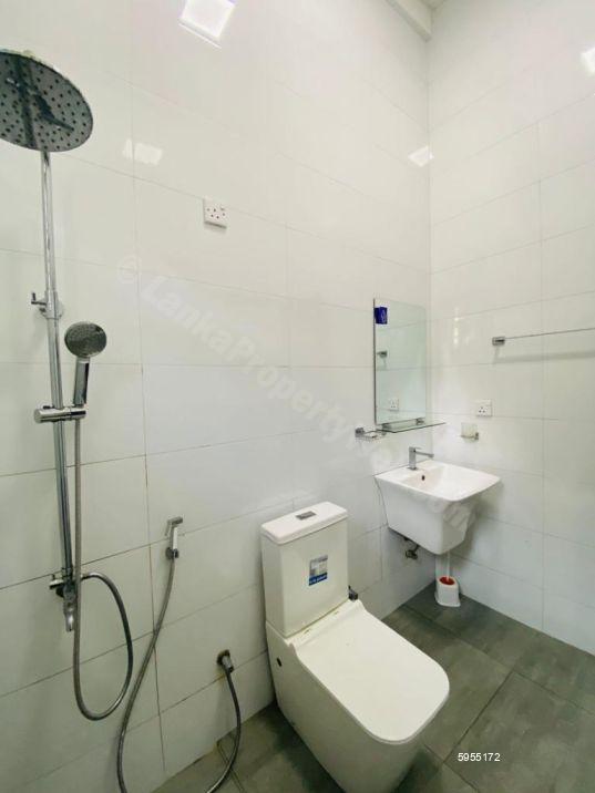 Bathroom - Apartment for rent in Dehiwala