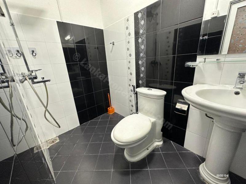 Bathroom - House for rent in Kalubowila