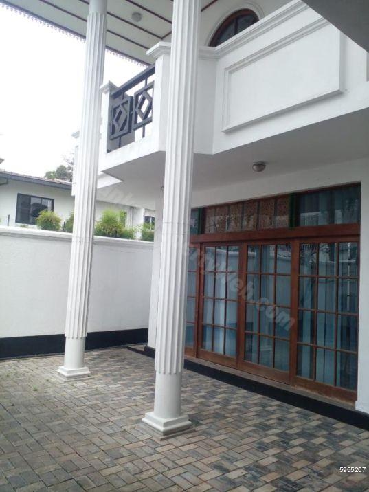 Exterior - House for rent in Colombo 8