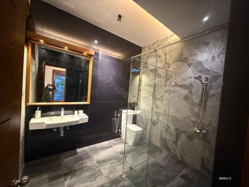 Bathroom - House for sale in Battaramulla