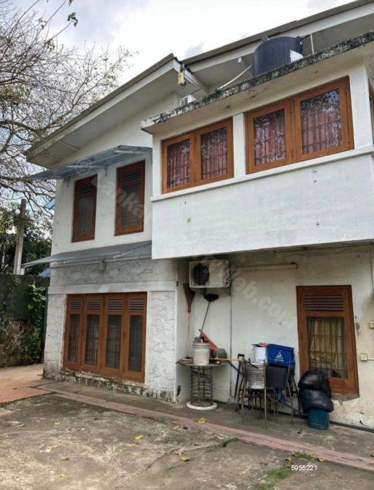 Land with house for sale in Dehiwala
