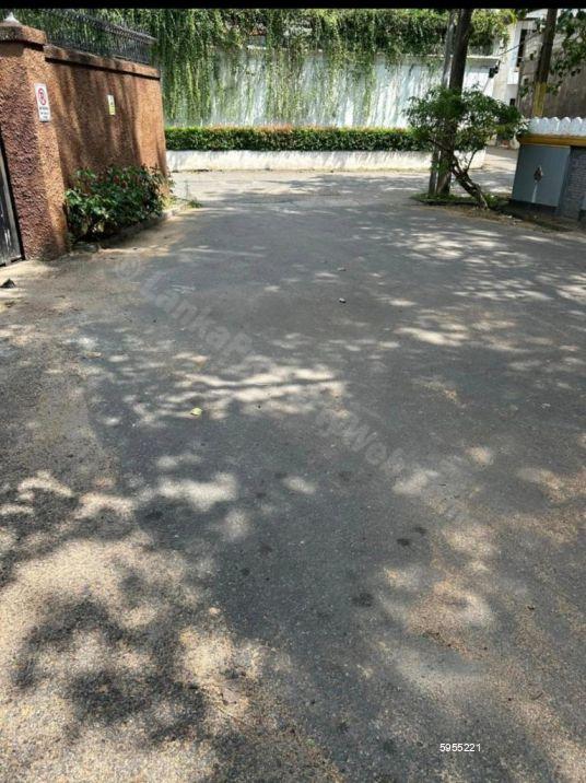 Land with house for sale in Dehiwala