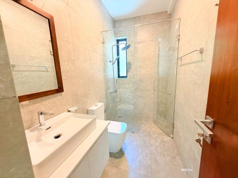 Bathroom - House for sale in Battaramulla