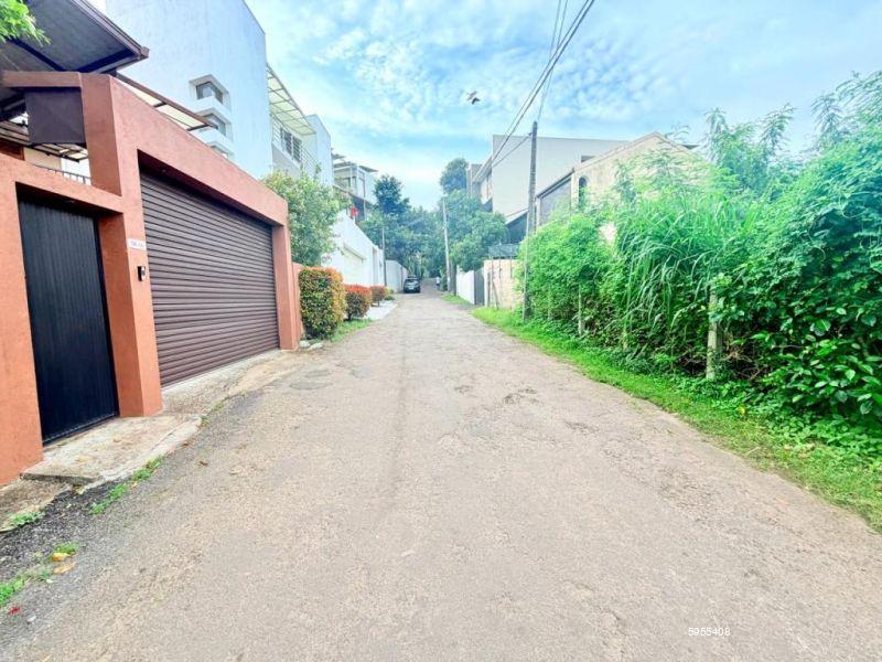 Bare Land for sale in Nawala