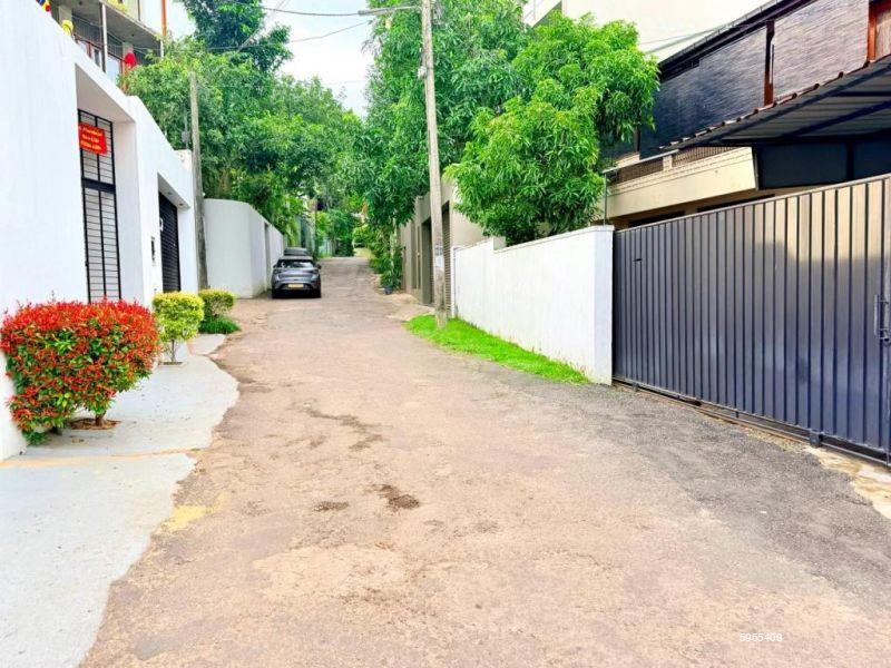 Bare Land for sale in Nawala