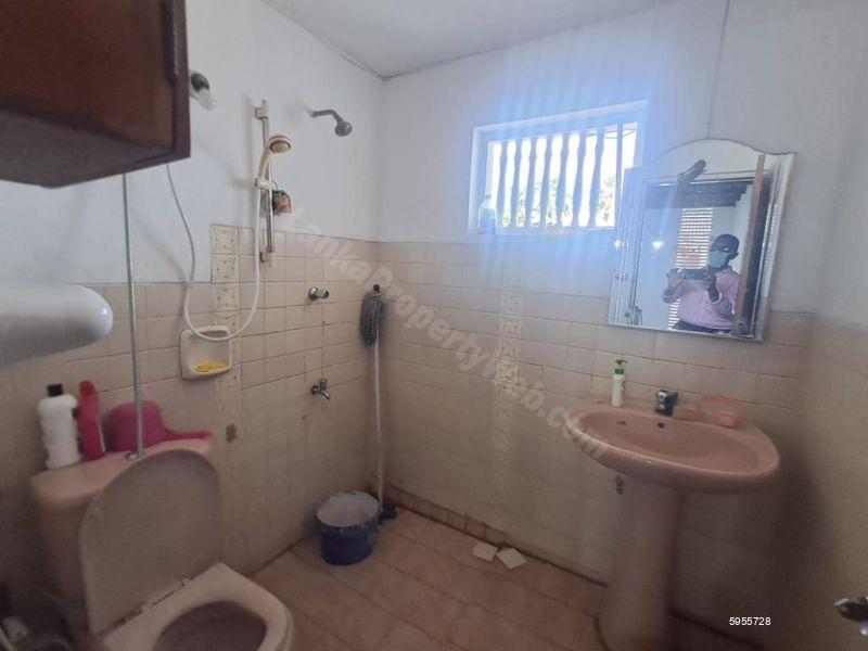 Bathroom - House for sale in Battaramulla