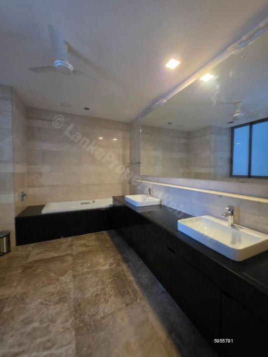 Bathroom - Apartment for rent in Colombo 7