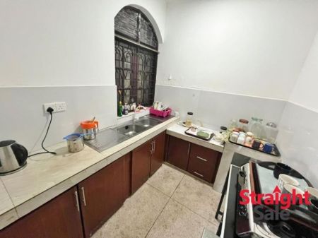 Kitchen - Peaceful & Private Residence For Sale in Colombo 07 [HS 10]