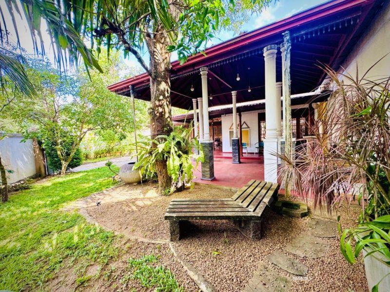 House for sale in Thalawathugoda