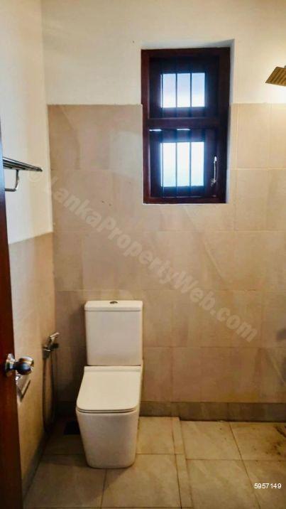 Bathroom - House for sale in Battaramulla