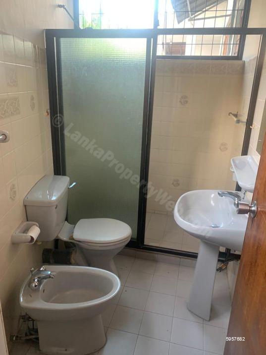 Bathroom - House for sale in Colombo 8