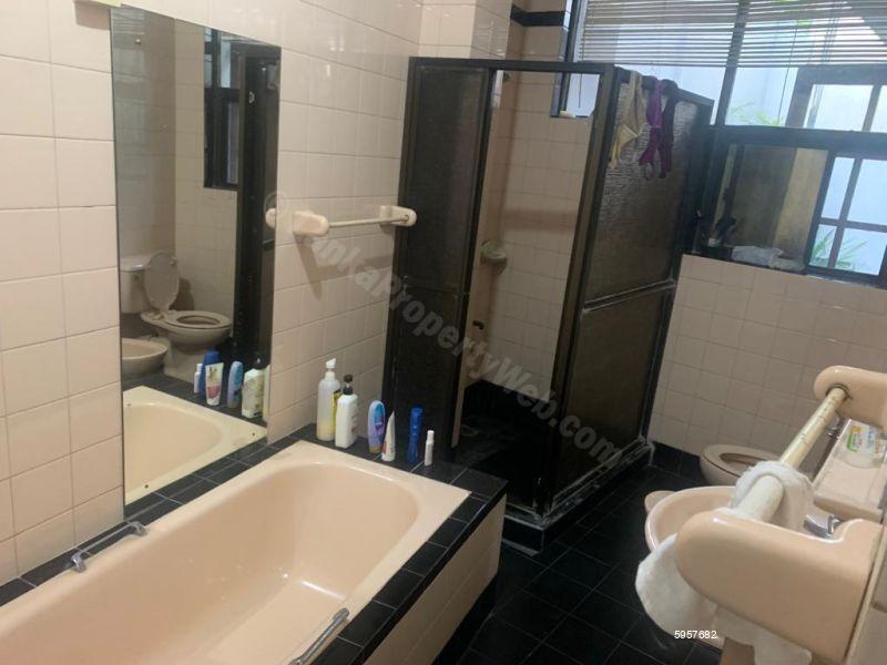 Bathroom - House for sale in Colombo 8