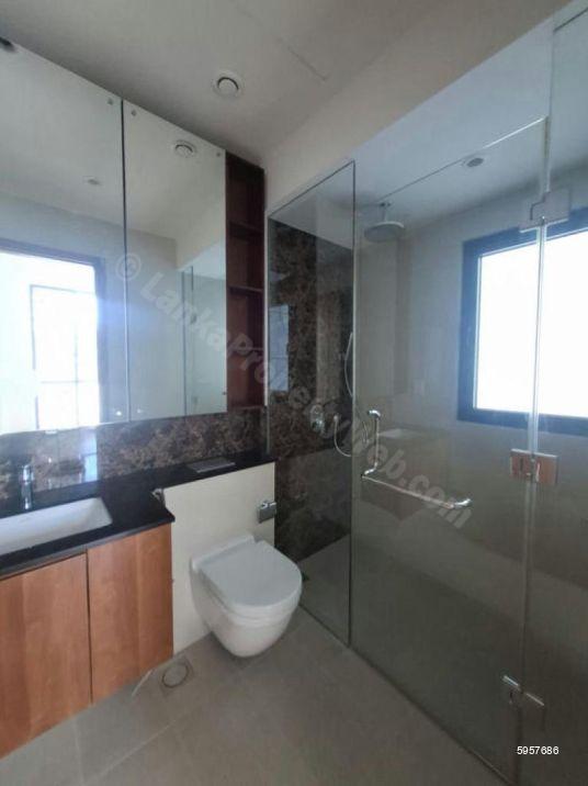 Bathroom - Apartment for sale in Colombo 2