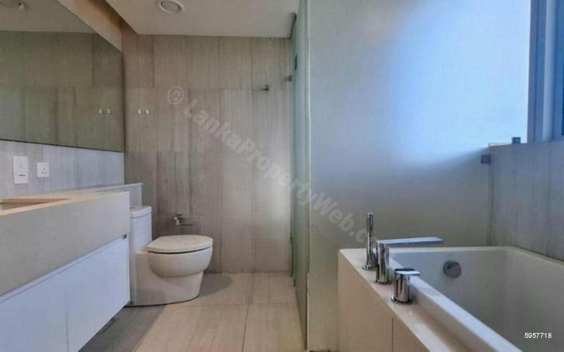 Bathroom - Apartment for sale in Colombo 2