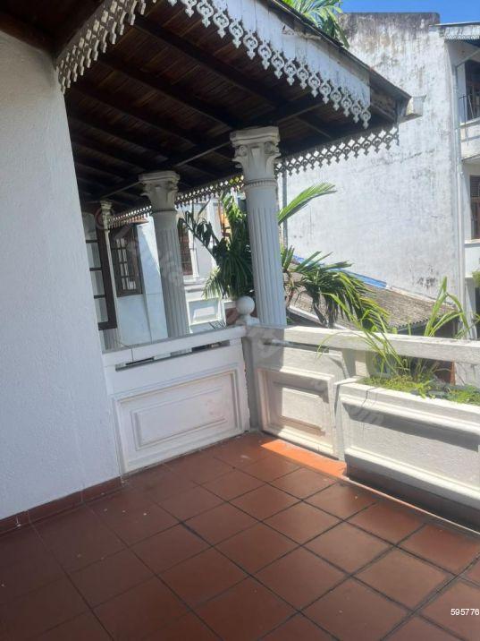 Exterior - House for rent in Colombo 5