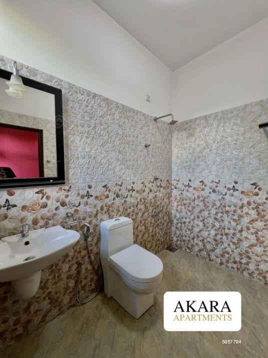 Bathroom - Apartment for rent in Colombo 5