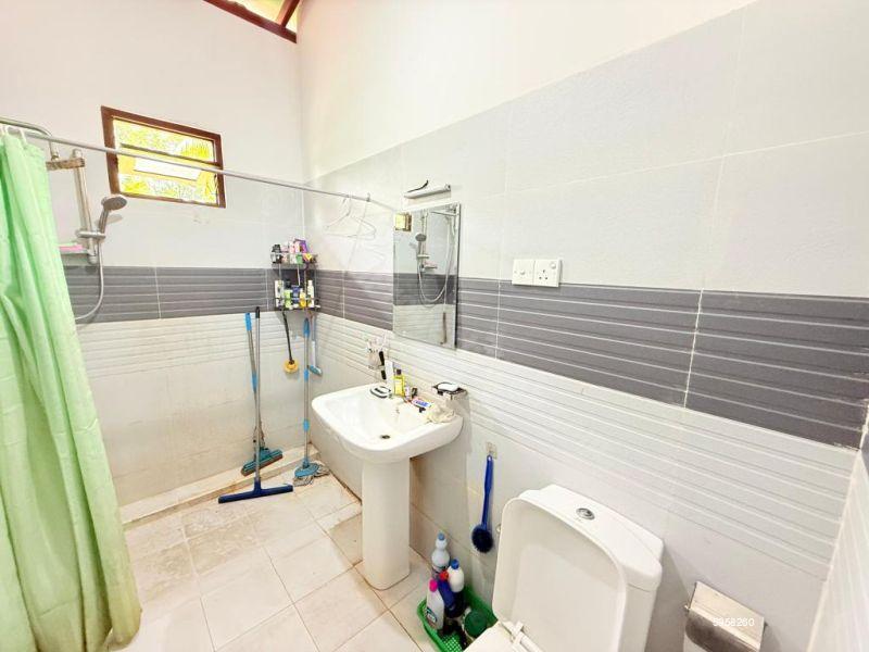 Bathroom - House for sale in Pannipitiya